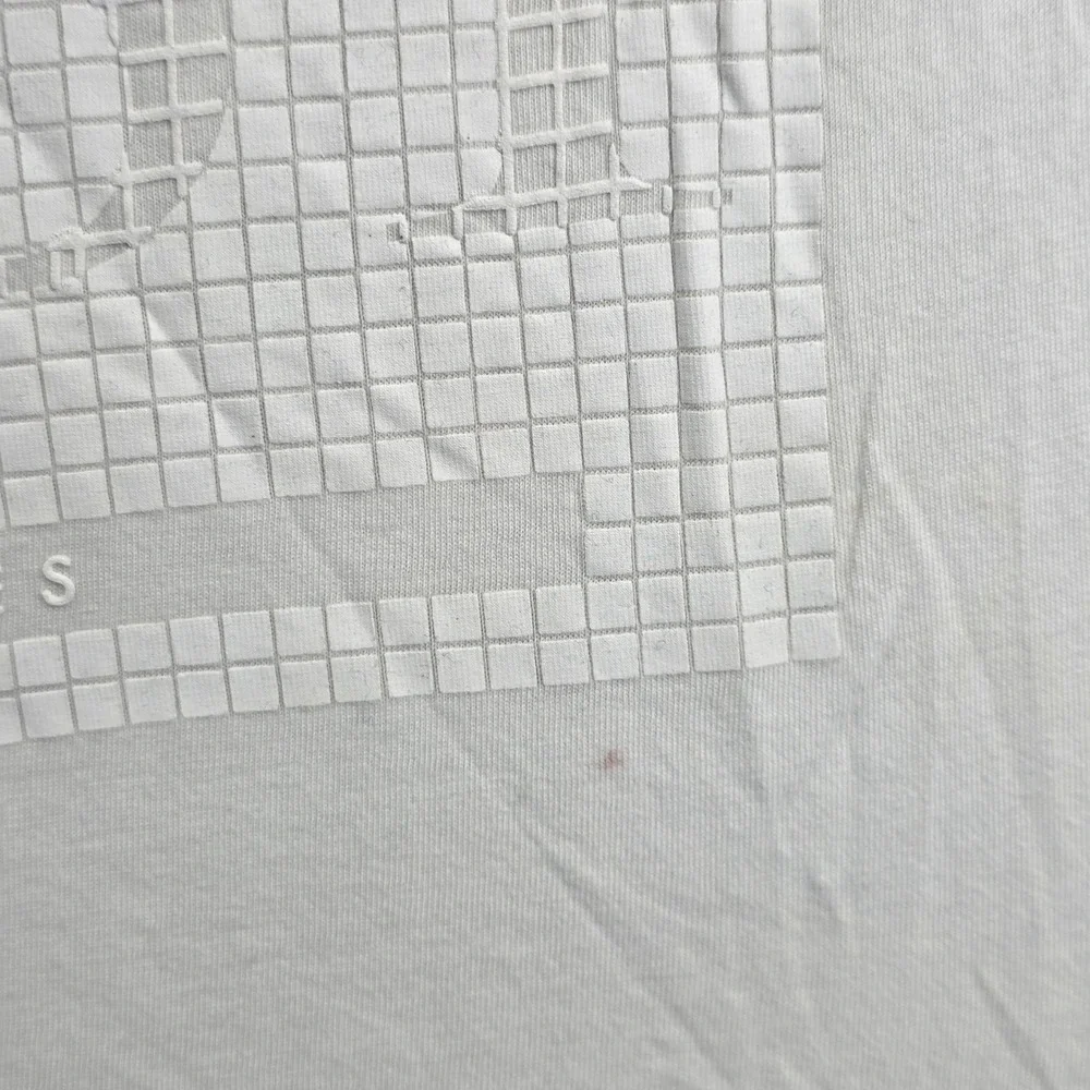 Guess T-Shirt Mens XL White‎ Embossed Grid Graphic Los Angeles Cotton Tee - Picture 3 of 8